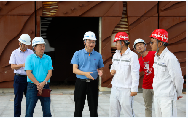 歡迎三沙市市委常委，市長鄧忠蒞臨我司承接的三沙廣場項目，三沙文體館項目現(xiàn)場調(diào)研并指導(dǎo)